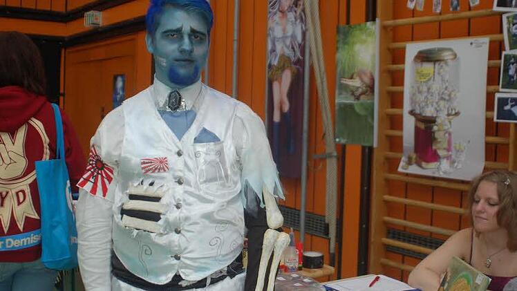 René Eisenblätter als männliche Version der Emily aus dem Tim-Burton-Film "Corps Bride".