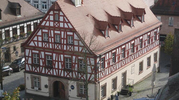 Das alte Rathaus im Herzen der Stadt auf einem Foto aus dem Jahr 2011.  Fotos: Manfred Welker