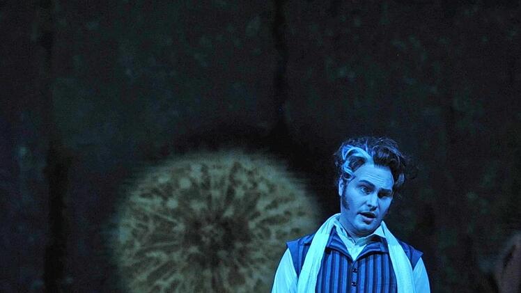 Turbulente Verwechslungen: Szene aus der Neuinszenierung von "Figaros Hochzeit" am Landestheater Coburg.Foto: Andrea Kremper