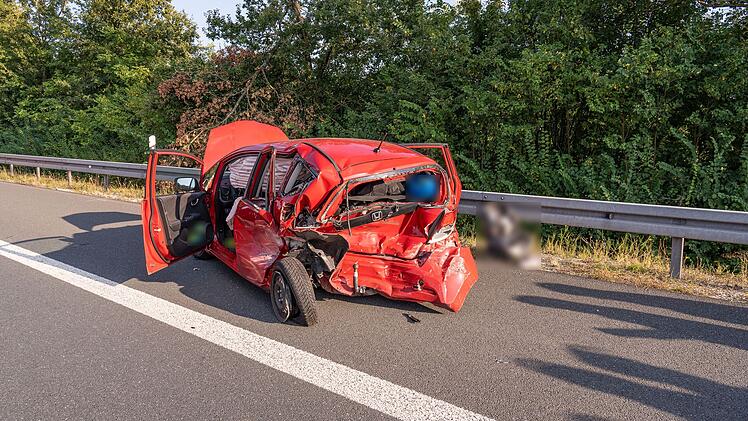 Kleinkind (2) bei Unfall auf A70 im Kreis Bamberg verletzt