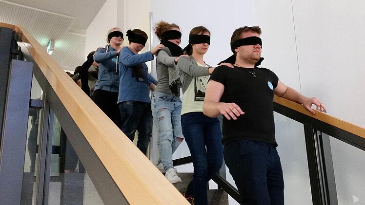 Spiele auf kleinstem Raum, aber auch Aufsichtspflicht und "Mobile Gaming" waren Themen beim "Kr&auml;sch-Kurs" . Foto: Katharina Balfer