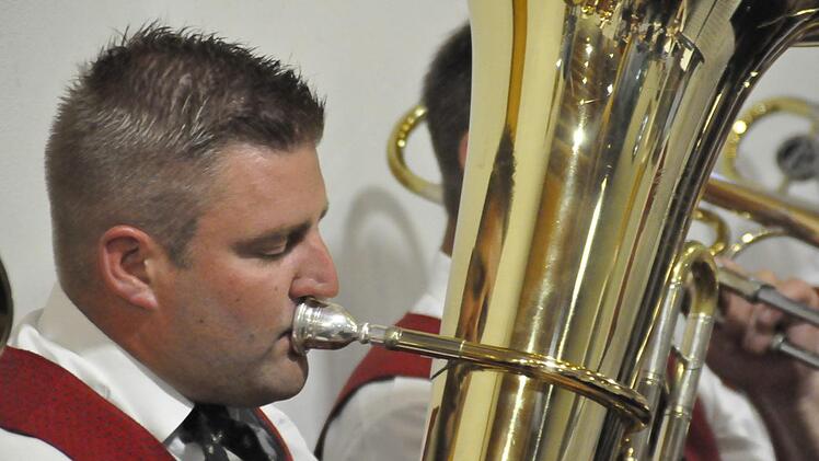 Spielt auch als Tubasolist:  Thomas Borst.Foto:  Peter Klopf