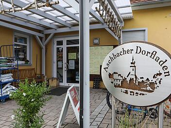 Ein viel frequentierter Ort - der Dorfladen in AschbachFoto: Barbara Herbst