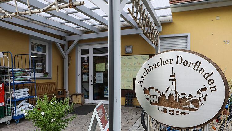 Ein viel frequentierter Ort - der Dorfladen in AschbachFoto: Barbara Herbst