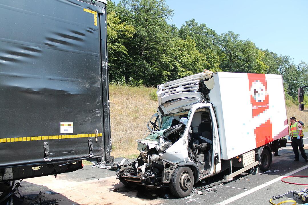 Lkw-Fahrer überlebt Unfall nicht