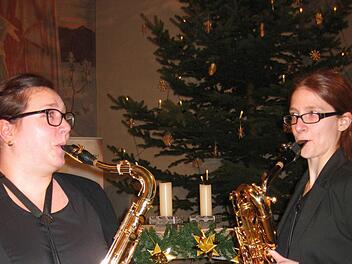 Carolin Klug-Schäfer und Christine Heim spielten in Schönderlings Kirche auf.  Foto: Beatrix Lieb
