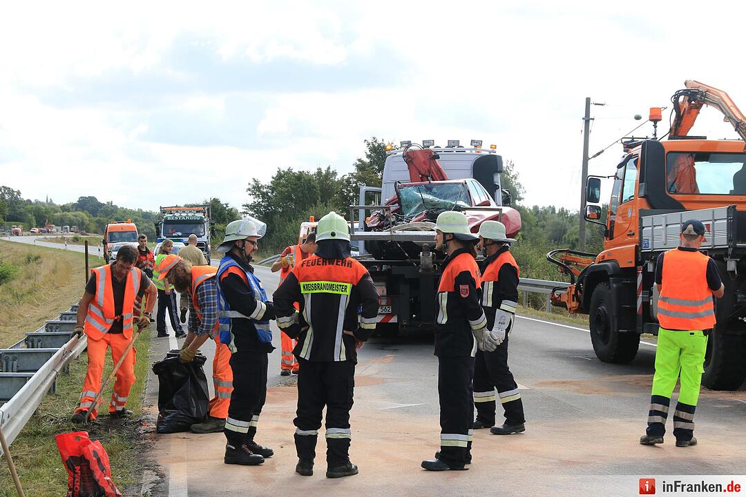 Unfall mit Mähfahrzeug auf B26 bei Gädheim