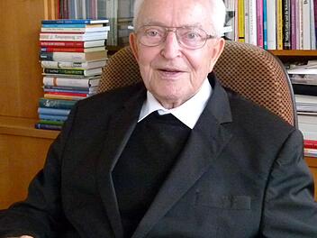 Bis ins hohe Alter war Prälat Richter ein geschätzter Seelsorger und Gesprächspartner. Foto: Marion Krüger-Hundrup