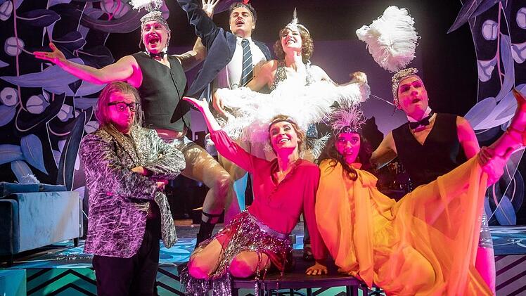 Turbulent und unterhaltsam: Szene aus Eduard Künnekes Operette "Der Vetter aus Dingsda" am Landestheater Coburg.Foto: Sebastian Buff