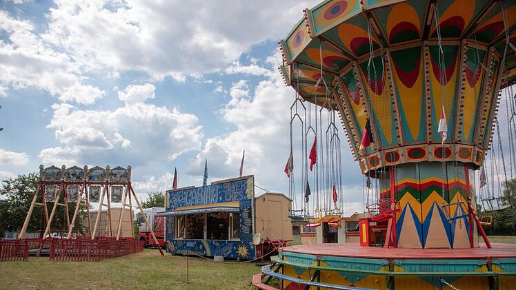 Massiv betroffen waren die Schausteller. Selbst am Kindernachmittag, wo es Freifahrten und freie Getränke gab, herrschte auf dem Vergnügungsgelände zumeist erschütternde Leere.  Fotos: Klaus Gagel