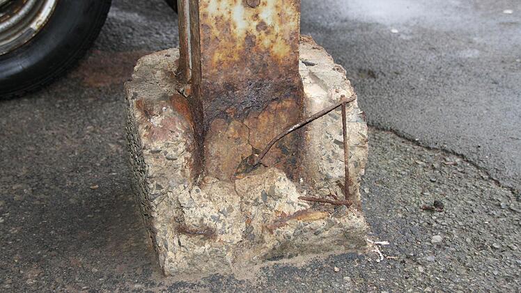 Marode Fundamente. Fotos: Ralf Ruppert