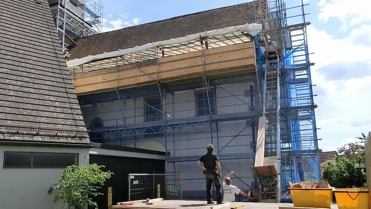 Zwei Wochen hat die Firma Seitz aus Pilsach im Landkreis Neumarkt/Oberpfalz gebraucht, um das Gerüst aufzustellen. Foto: Tobias Braunersreuther