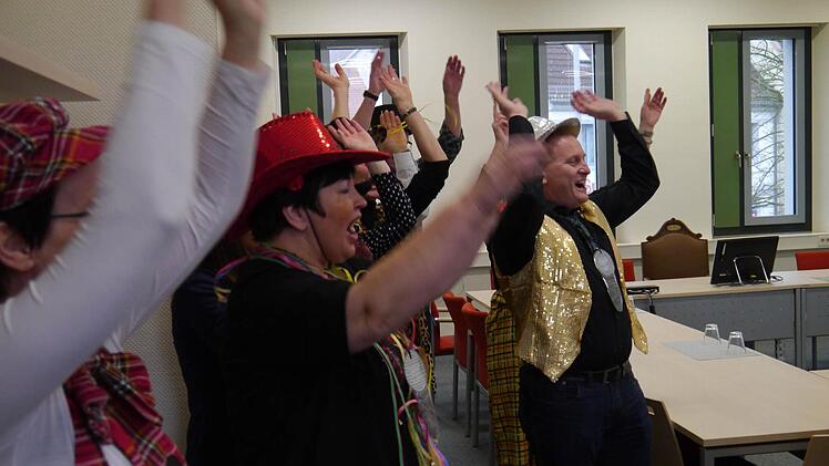 Lustig ging's zu beim Rathaussturm der Poppenlaurer Kinder in Maßbach. Foto: Heike Deuschler