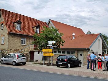 Der Gemeinderat machte sich bei einem Ortstermin in Eltingshausen selbst ein Bild. Foto: Werner Vogel