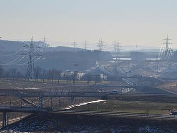 Der Landkreis hat schon genug Infrastrukturprojekte zu tragen und lehnt weitere Stromtrassen kategorisch ab. Foto: Rainer Lutz