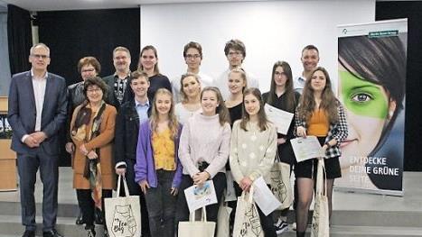 Die Schüler der Q12 des Gymnasiums Höchstadt haben sich mit naturwissenschaftlichen Themen auseinandergesetzt.  Foto: Achim Engelhardt