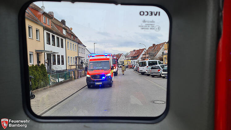 Bamberg: Rauchentwicklung in Wohnhaus in der Gartenstadt: Nachbarn alarmieren Feuerwehr Bamberg