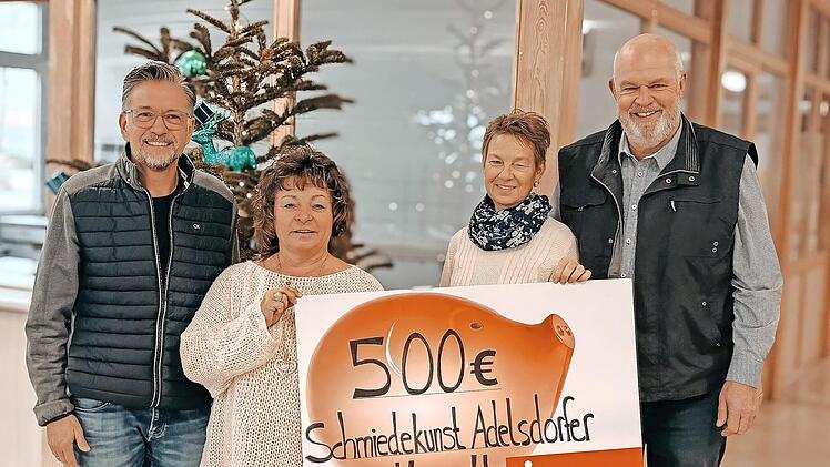Bei der Spenden&uuml;bergabe (v.&nbsp;l.): Karsten Fischkal, Sigrid P&ouml;rner, Marion Dorsch und Georg Dorsch.