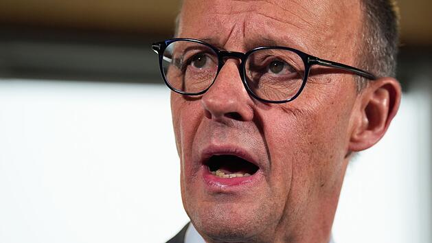Bundeskanzler Friedrich Merz sorgte mit einer Aussage bei einer Wahlkampfveranstaltung f&uuml;r Verwirrung im politischen Berlin.