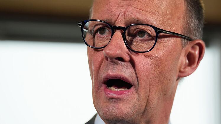 Bundeskanzler Friedrich Merz sorgte mit einer Aussage bei einer Wahlkampfveranstaltung f&uuml;r Verwirrung im politischen Berlin.