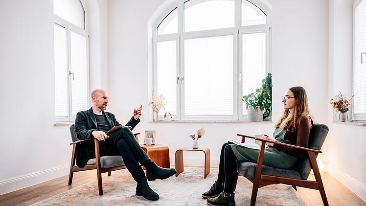Mandy beginnt eine Therapie bei Daniel Wagner.