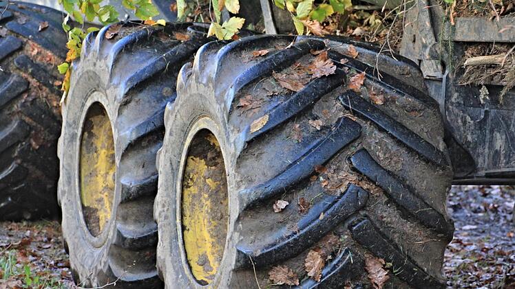 Mit acht breiten Reifen ist der Rückzug ausgestattet, um möglichst wenig Druck auf den Waldboden auszuüben.Helmut Will