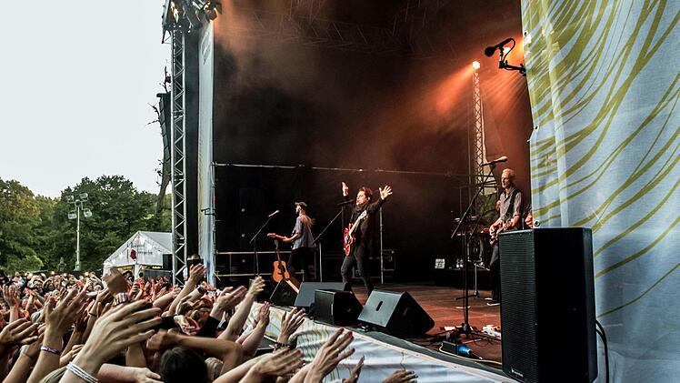 Umjubelter Auftritt: Michael Patrick Kelly fasziniert im ausverkauften Schlosshof von Tambach. Foto: Jochen Berger
