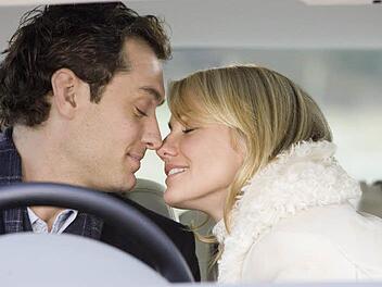 Cameron Diaz und Jude Law geben in ”Liebe braucht keine Ferien” ein traumhaftes Paar ab. Foto: UIP dpa