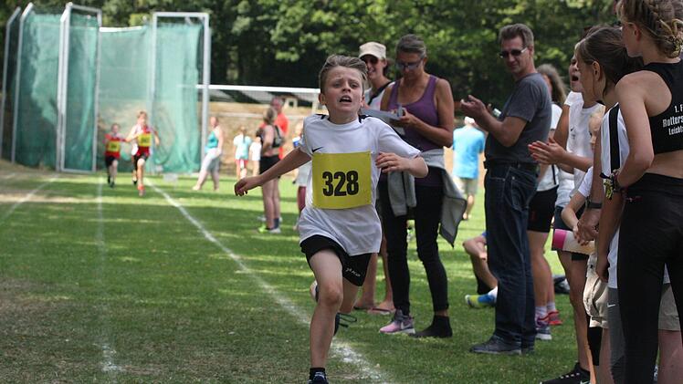 Colin Cunningham vom 1. FC Rottershausen war der schnellste Schüler über die 800 Meter. Fotos: Reinhold Nürnberger