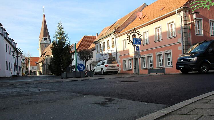 Die Hauptstraße war erst am Montagmorgen wieder für den Verkehr freigegeben worden.   Foto: Ronald Heck