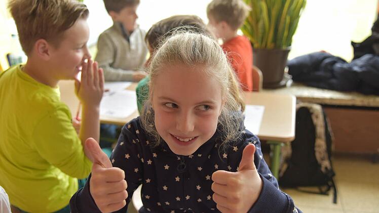 Emma Dressel, acht Jahre aus der Klasse 3a der Grundschule Rödental-Mönchröden: "Das mit der Wärmeströmung war sehr interessant, ich freue mich jetzt richtig auf das Fach Physik, weil es da viele Versuche gibt." Foto: Gabi Arnold