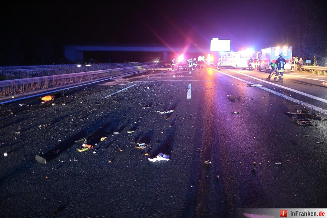 Golf rast in Unfallstelle auf A3