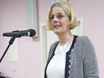 Die Referentin Dr. Pfeil während ihres Vortrags  Foto: Ulrich Rümenapp