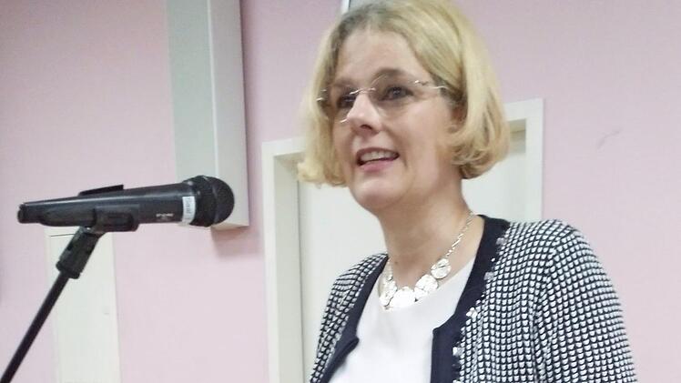 Die Referentin Dr. Pfeil während ihres Vortrags  Foto: Ulrich Rümenapp