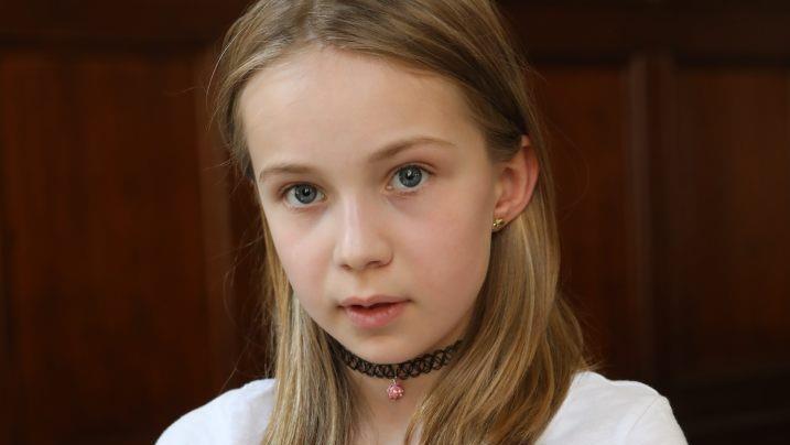 Maria (10) aus Bamberg: "Wenn jemand sagt, dass zum Beispiel ein neuer Kinofilm toll ist, dann denke ich mir, dass ich da vielleicht auch mal reingehe, weil er ja eine gute Bewertung bekommen hat. Wenn ich die Person mag, glaube ich ihr eher, als wenn ich sie nicht mag." Foto: Barbara Herbst