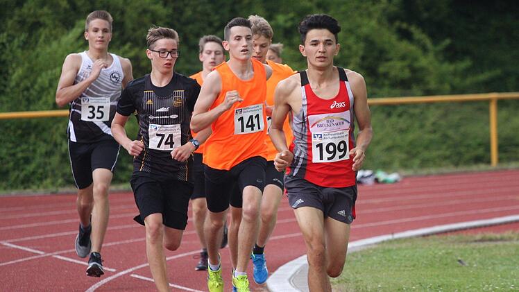 Esmat Rezaei (vorne, TV Bad Brückenau) belegte über 800 Meter und 1500 Meter der U18 jeweils Platz zwei.