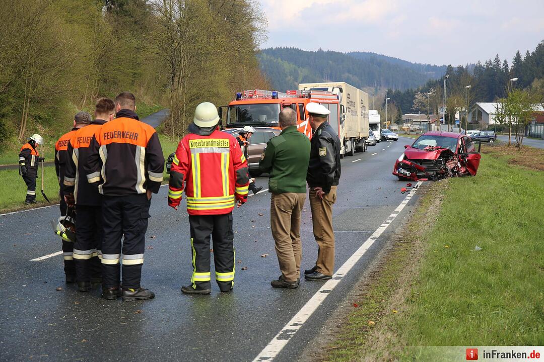 Frontalzusammenstoß bei Wallenfels: Eine Person schwer verletzt