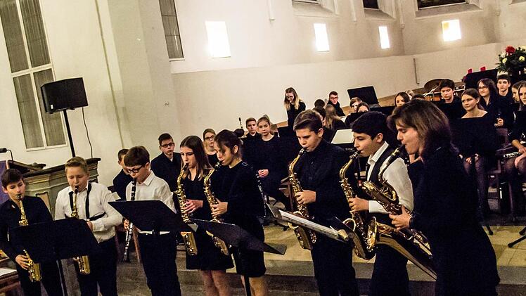 Großen Zuspruch fand das Adventskonzert des Gymnasiums Albertinum in der Coburger Morizkirche. Gestaltet wurde es von zahlreichen Solisten und Ensembles sowie dem Oberstufen- und Mädchenchor.Foto: Jochen Berger
