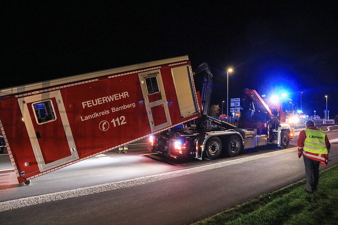 Brand in Elektrofachmarkt fordert Einsatzkräfte