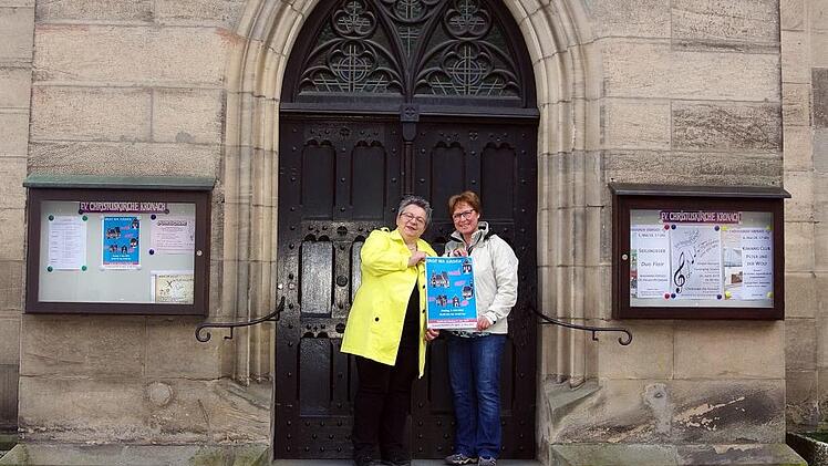 Birgitta Staufer-Neubauer (links) und Susanne Bächer freuen sich auf die Kronacher "Nacht der Kirchen".Heike Schülein