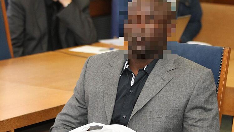 Wegen versuchten Totschlags wurde der Angeklagte in einem ersten Prozess noch zu fünf Jahren Haft verurteilt. Foto: Klaus SchillingerWegen versuchten Totschlags wurde der Angeklagte in einem ersten Prozess noch zu fünf Jahren Haft verurteilt. Foto: Klaus Schillinger