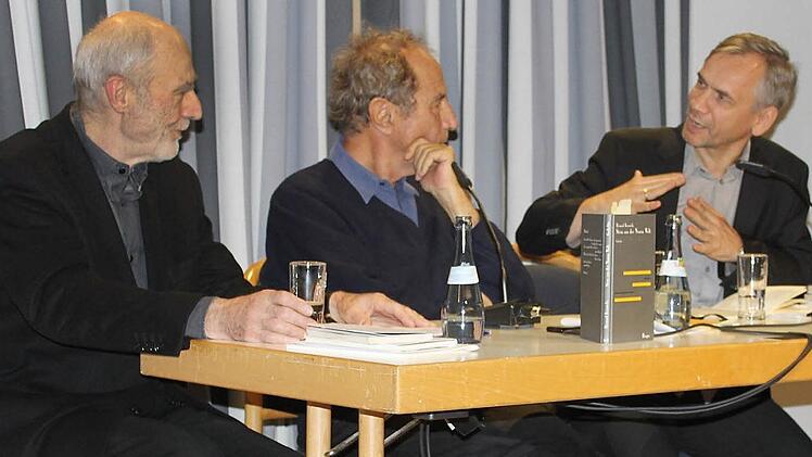Schreibende Denker beim intensiven Meinungsaustausch (von links): Ryszard Krynicki, Michael Krüger und Lutz Seiler Foto: Markus Häggberg