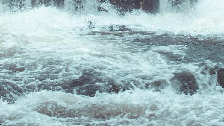 Im Kreis Traunstein (Oberbayern) suchen die Rettungskr&auml;fte nach einem 18-J&auml;hrigen. Symbolbild: Austin Evans/unsplash.com