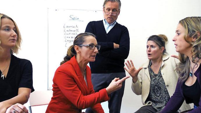 Vier Frauen und ihr Therapeut: Barbara Trottmann, Petra Wintersteller, Wolfgang Krebs, Claudia Kurrle und Stefanie Mendoni Foto: Heiko Dietz