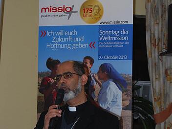 Bischof Botros Fahim berichtet von den Zuständen in seinem Heimatland Ägypten, strahlt aber Hoffnung aus. Foto: Horst Conze