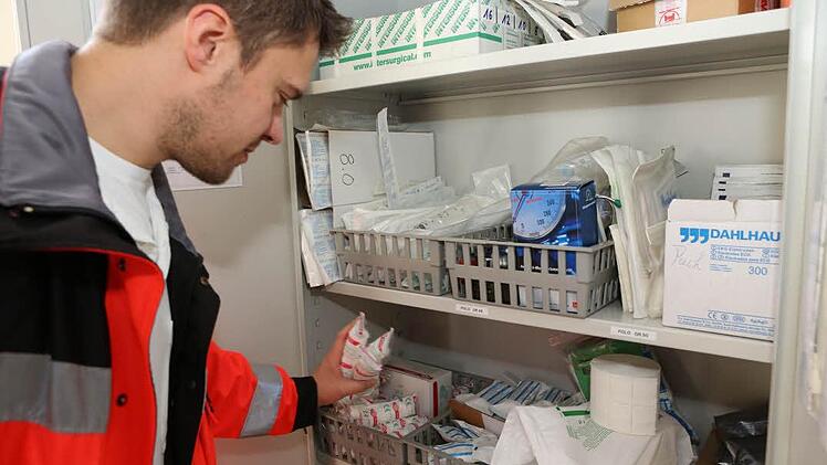 Alle Sanitäter sind während ihrer Dienstzeit dafür verantwortlich, dass es genug Material für alle Eventualitäten gibt.