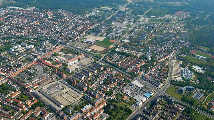 Das Konversionsgelände aus der Luft - viel Platz für viele Ideen. Foto: Ronald Rinklef