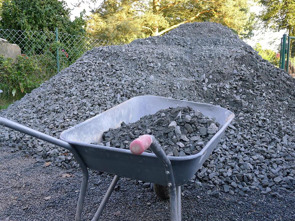 15 Tonnen Schotter: Die wollen erst mal verschaufelt werden.