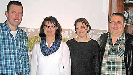 Vorsitzender und Dirigent Roland Badum, zweite Vorsitzende Christiane Mönius, Schriftführerin Sabine Holley, Kassier Harald Litz  Foto: Evi Seeger