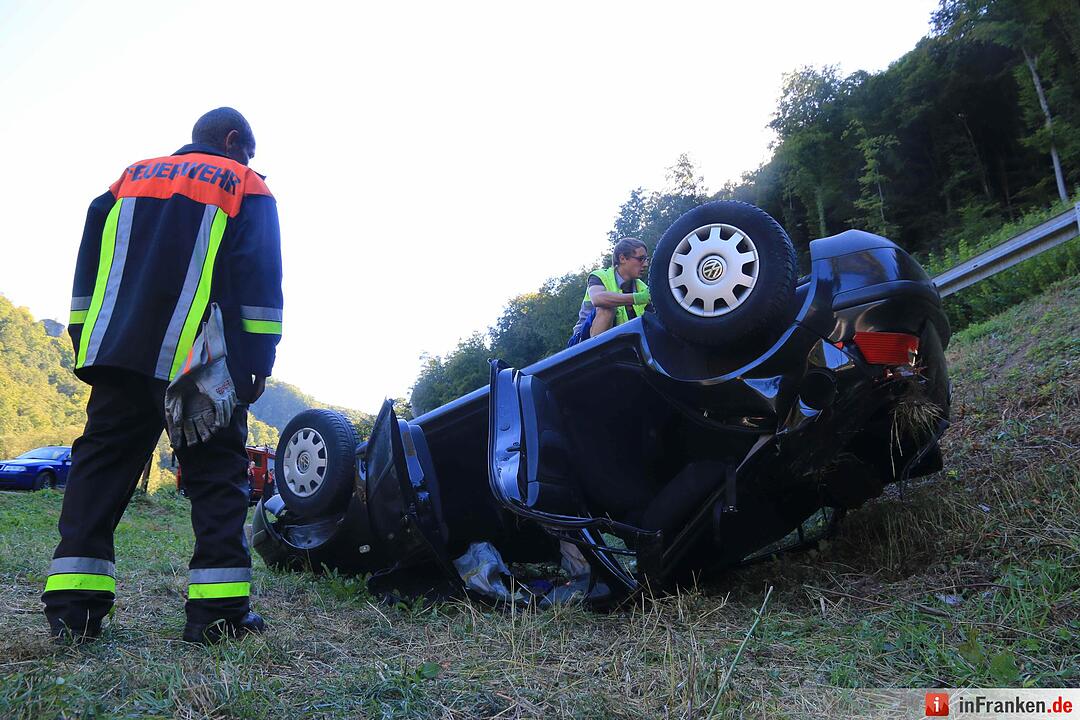 Auto überschlägt sich im Kreis Forchheim